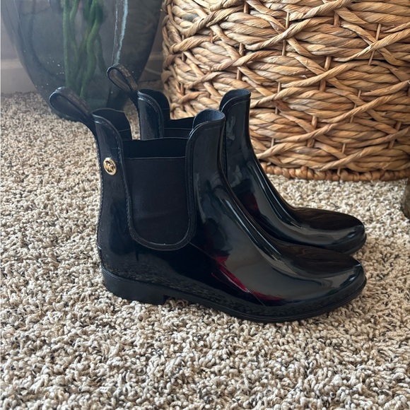 Michael Kors Rain Boot - Picture 2 of 7